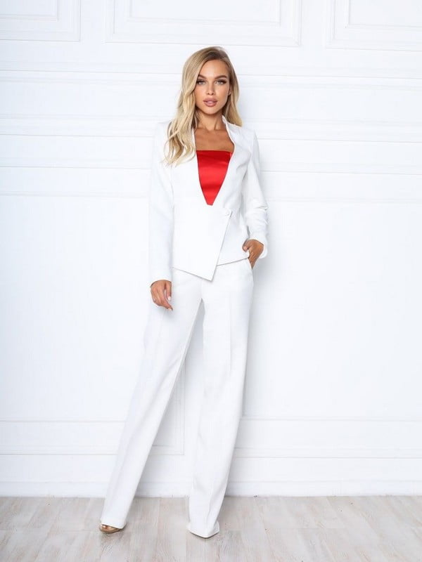 Брючний костюм асиметрія білого кольору на підкладці: жакет і штани | 6846949