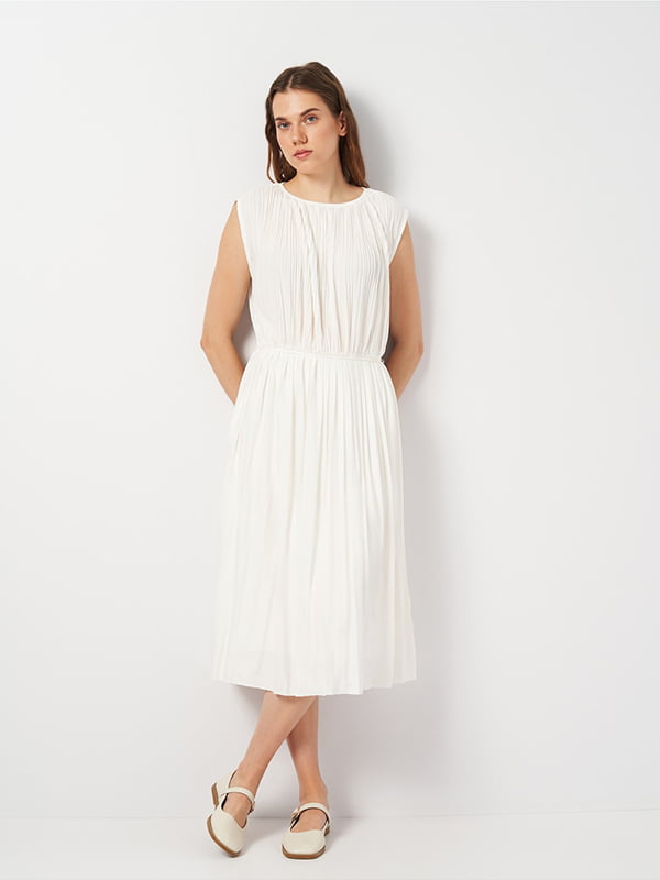 Платье из плиссированной ткани без рукавов белое | 6863346