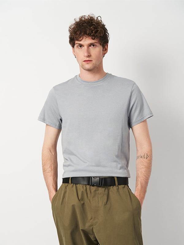 Сіра трикотажна футболка класичного крою з круглою горловиною та прямим низом | 6865320