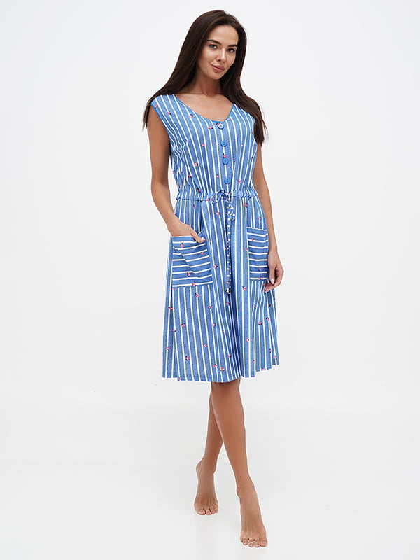 Бавовняна блакитна сукня-сарафан в смужку з кишенями | 6865575