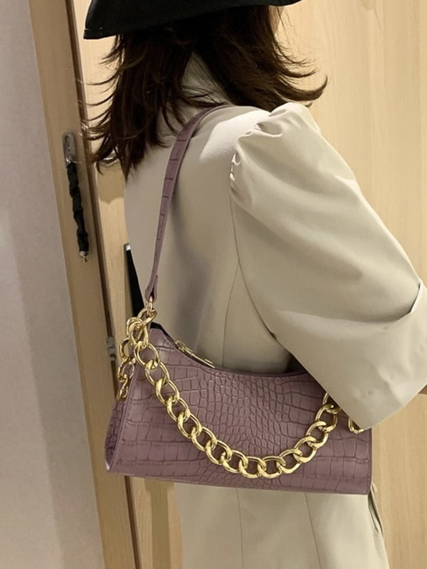 Фіолетова сумка-багет на ремінці з ланцюжком | 6875070
