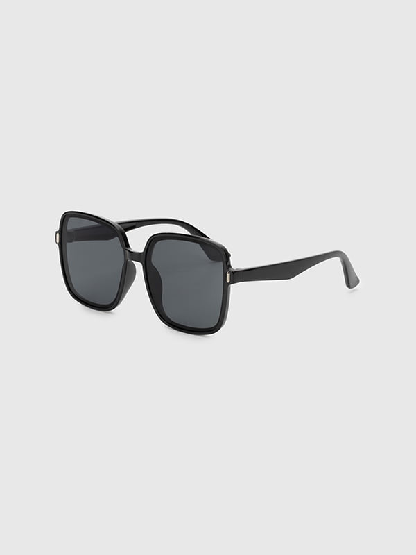Сонцезахисні окулярі в чорній оправі  | 6876174
