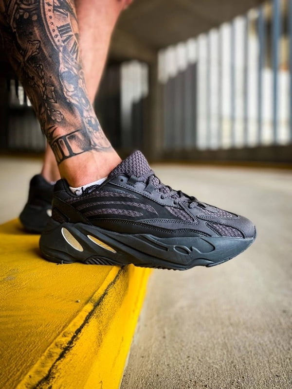 Кросівки Yeezy 700 V2 Utility Black | 7118857