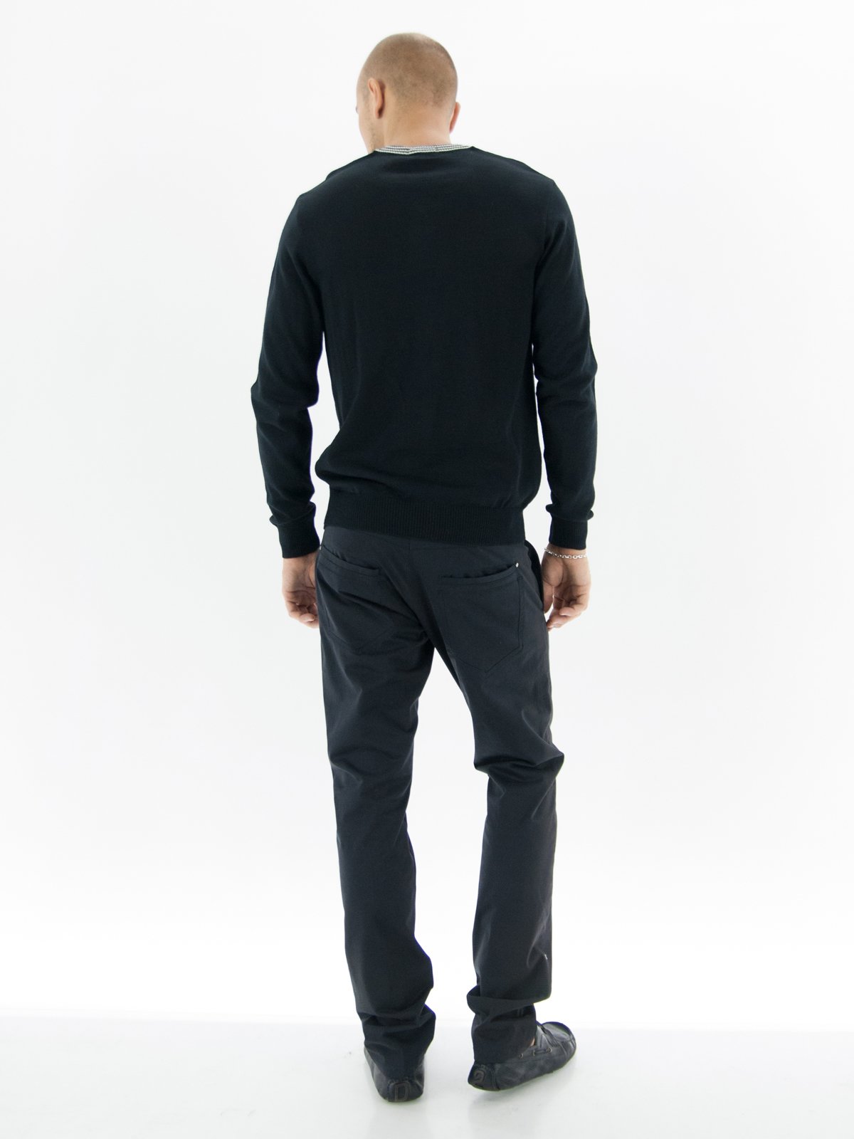 Пуловер черный с декором и контрастной отделкой | 28769