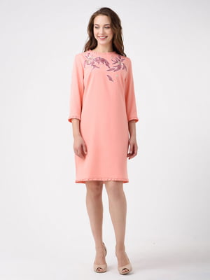Платье персикового цвета с вышивкой | 4562477