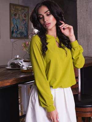 Блуза оливкового цвета | 3064319