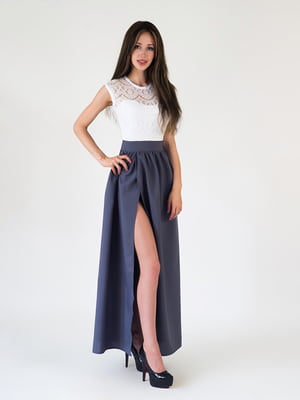 Сукня-максі біло-сіра з вирізом | 5035096