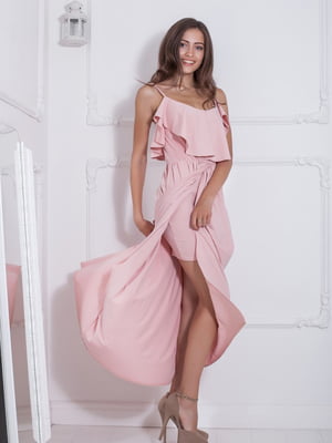 Сукня пудрового кольору з тонкими бретелями та шлейфом до підлоги | 5036337