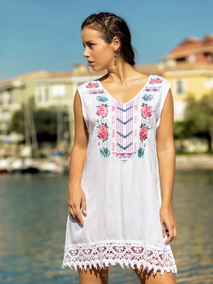 Платье пляжное белое с цветочным орнаментом | 5601376
