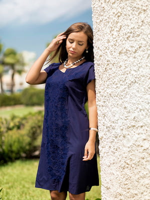 Платье пляжное синее с однотонным цветочным орнаментом | 5601599