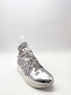 Кросівки сріблястого кольору | 5828777