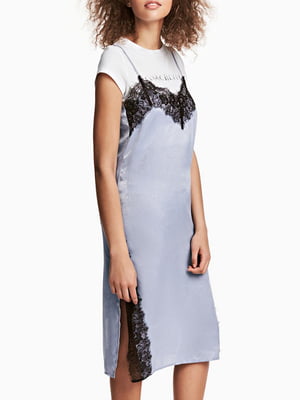 Сукня в білизняному стилі бузкового кольору | 5929806