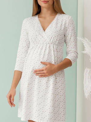 Рубашка ночная для беременных и кормящих молочного цвета в принт | 5987760