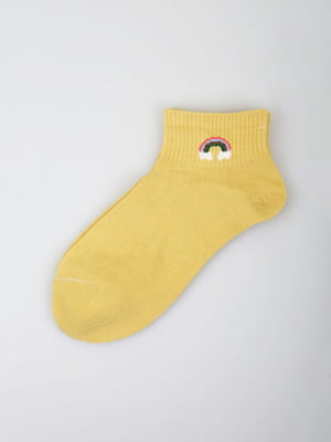 Носки короткие горчичного цвета с принтом | 5927898