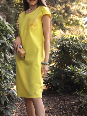 Платье-футболка желтая с вышивкой «Бабочки» | 6030784