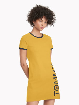 Платье-футболка горчичного цвета с принтом | 6111301