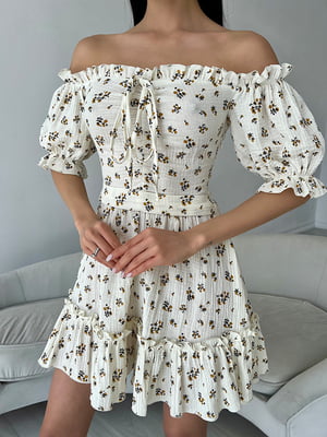 Платье А-силуэта молочного цвета в цветочный принт | 6298798