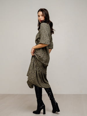 Сукня А-силуету кольору хакі з принтом | 6331430
