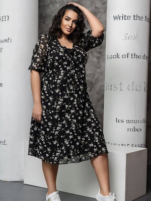 Платье А-силуэта черное с цветочным принтом | 6336910