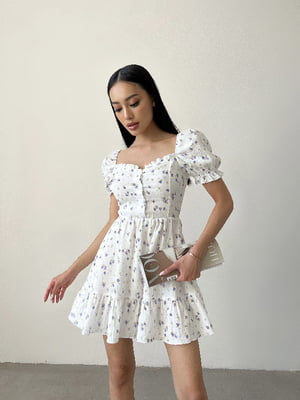 Платье А-силэута молочного цвета в принт | 6345264