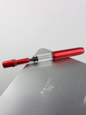 Перьевая ручка Red со встроенной поршневой системой (экстра-тонкое (EF)) | 6399570