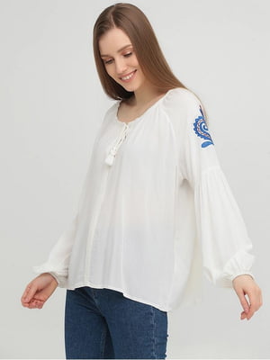 Блуза белая с вышивкой | 6432018
