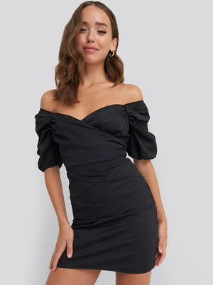 Платье А-силуэта черное с открытыми плечами | 6436282