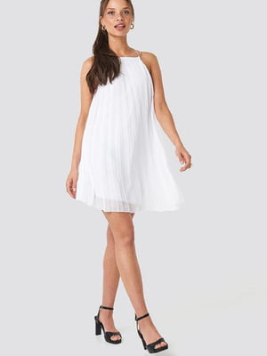 Платье А-силуэта с открытой спиной белое | 6436529