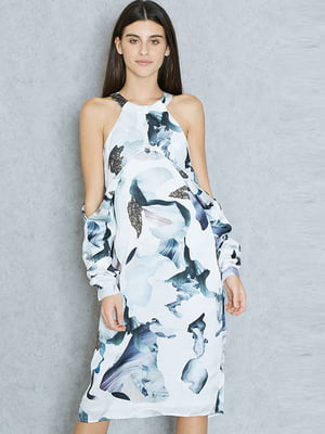 Платье с открытими плечами абстрактной расцветки | 6436900