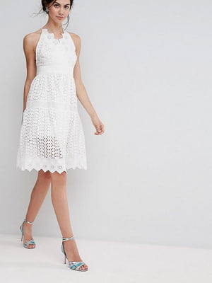 Мереживна сукня з відкритими плечима біла | 6440354
