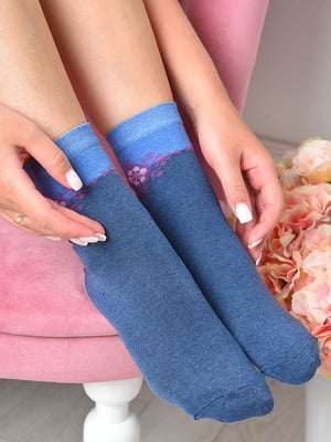 Шкарпетки темно-синього кольору з квітковим візерунком | 6487899
