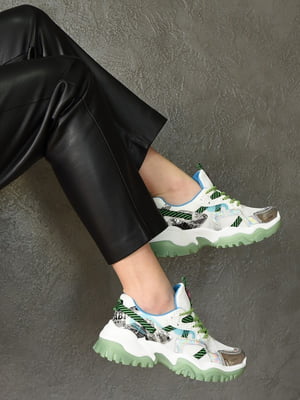 Кроссовки белые с зелеными вставками | 6491813