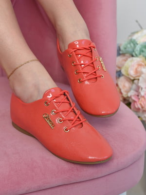 Туфли кораллового цвета на шнуровке | 6493803