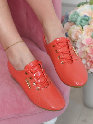 Туфлі коралового кольору на шнурівці | 6493808