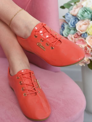 Туфлі коралового кольору на шнурівці | 6493813