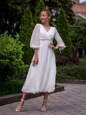Белое коктейльное платье с прозрачными рукавами | 6506217
