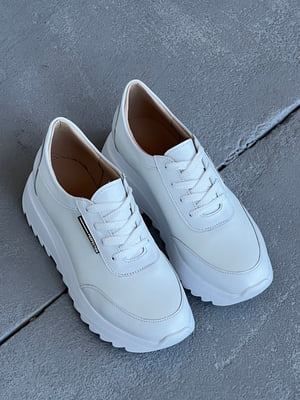 Лаконічні білі кросівки з натуральної шкіри | 6519367