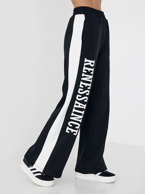 Теплые трикотажные черные брюки с лампасами и надписью Renes Saince | 6524525