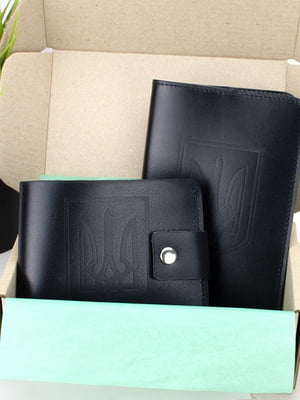 Подарочный набор: портмоне и обложка на паспорт черного цвета с тиснением | 6528251