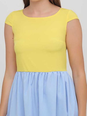 Асиметрична синьо-жовта сукня зі шлейфом | 6533226