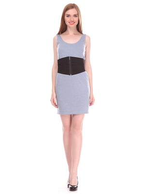 Сукня сіро-блакитного кольору зі стилізованим поясом | 6540772