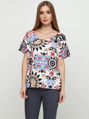 Блуза белая с абстрактным разноцветным принтом | 6545033