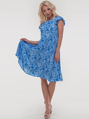Штапельное платье А-силуэта голубое в цветочным принт с рукавами -крылишками | 6548370
