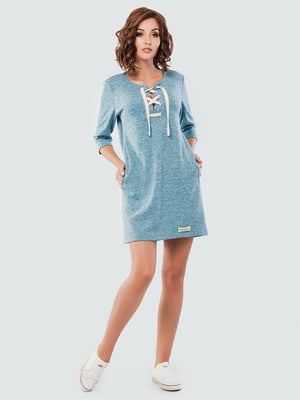 Платье серо-голубое с глубоким вырезом на белом шнурке | 6548448