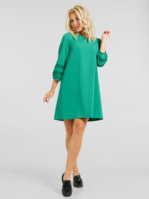 Платье А-силуэта зеленое с кружевом | 6548506