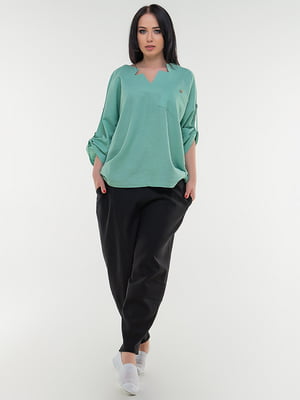 Льняна блуза бірюзового кольору з оригінальним фігурним вирізом | 6548681