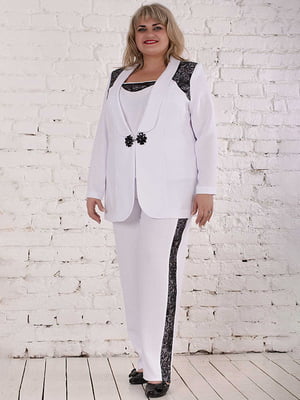 Элегантный белый костюм в деловом стиле с кружевными вставками | 6548727