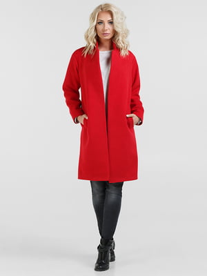 Ярко-красное пальто с надписью на спинке | 6548879