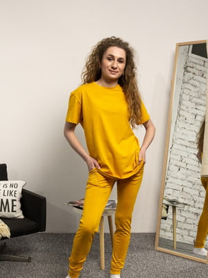 Жовтий прогулянковий костюм: футболка та джогери | 6568820