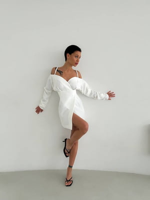 Біла міні-сукня А-силуету на запах з відкритими плечима | 6570239